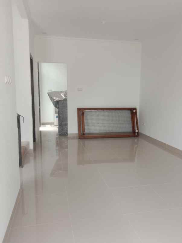 dijual rumah jl benda jatikramat