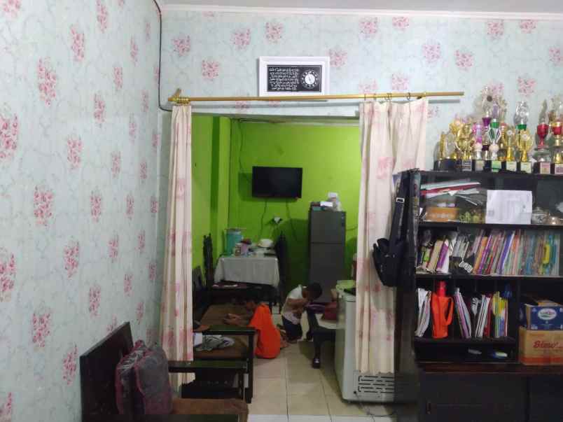 dijual rumah jl boulevard metland