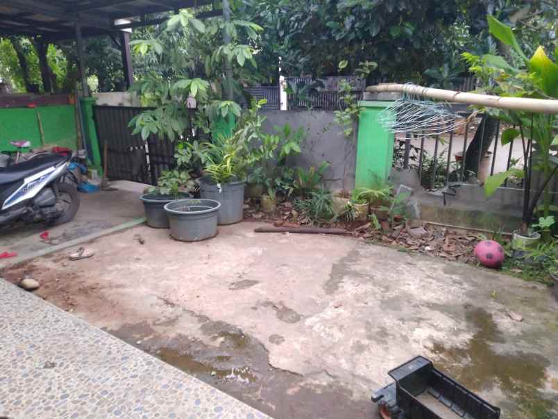 dijual rumah jl boulevard metland