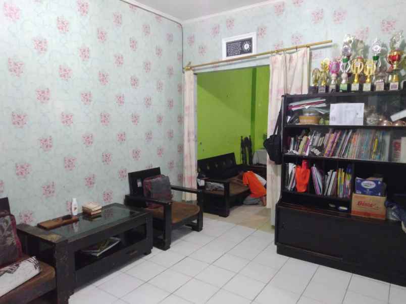 dijual rumah jl boulevard metland