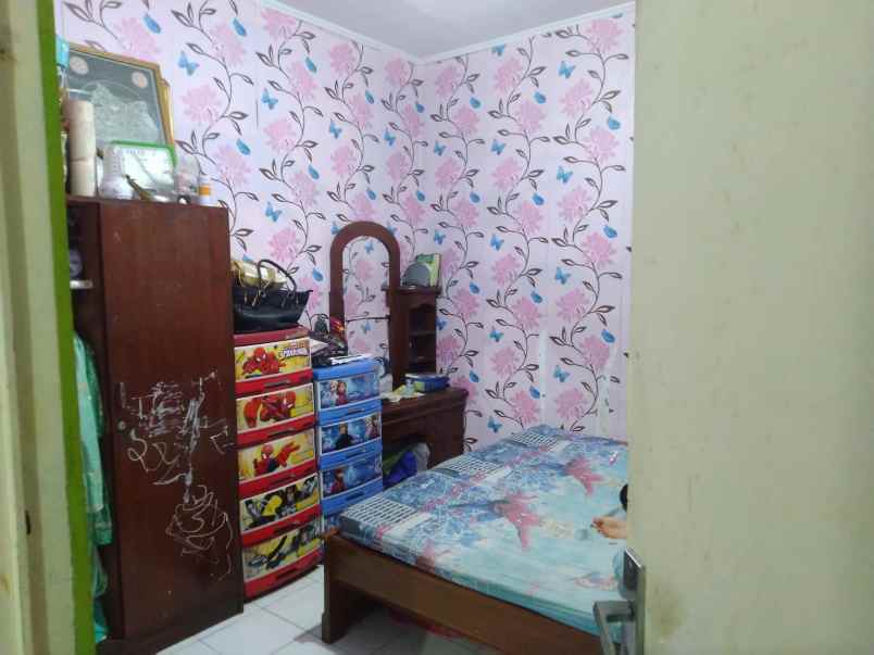 dijual rumah jl boulevard metland