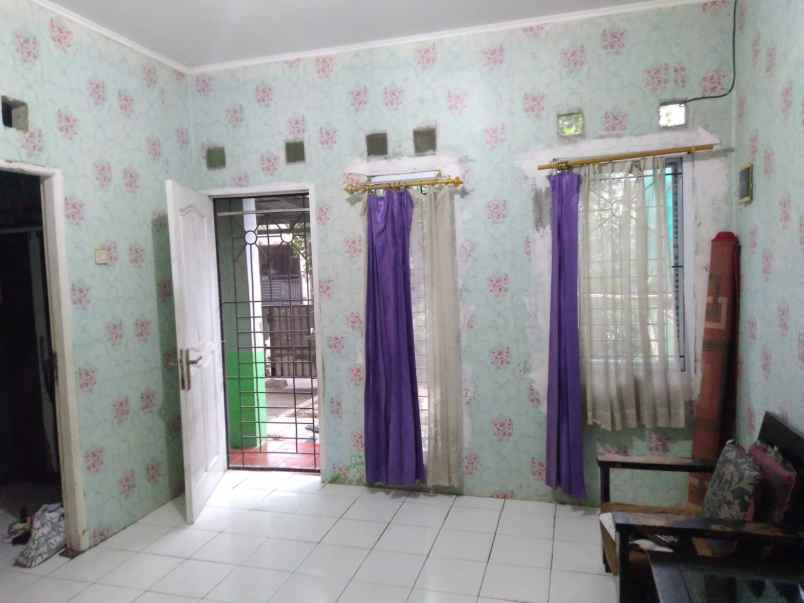 dijual rumah jl boulevard metland