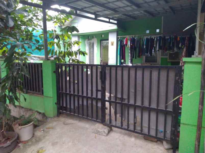 dijual rumah jl boulevard metland