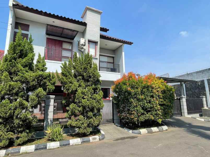 dijual rumah jl buah batu