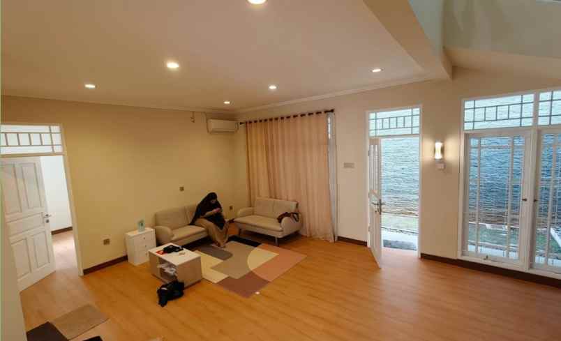 dijual rumah jl cilandak