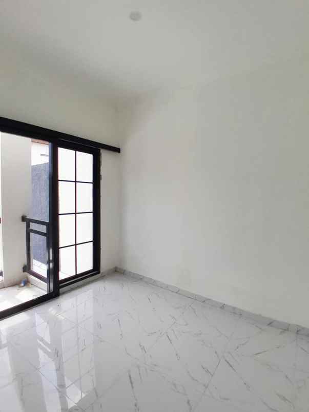 dijual rumah jl cilangkap cipayung