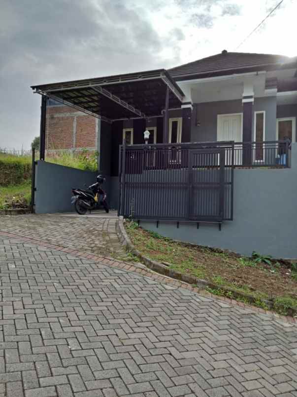 dijual rumah jl cimahi