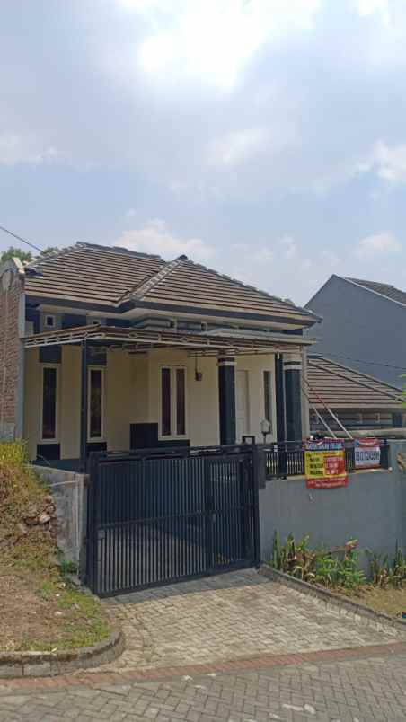 dijual rumah jl cimahi