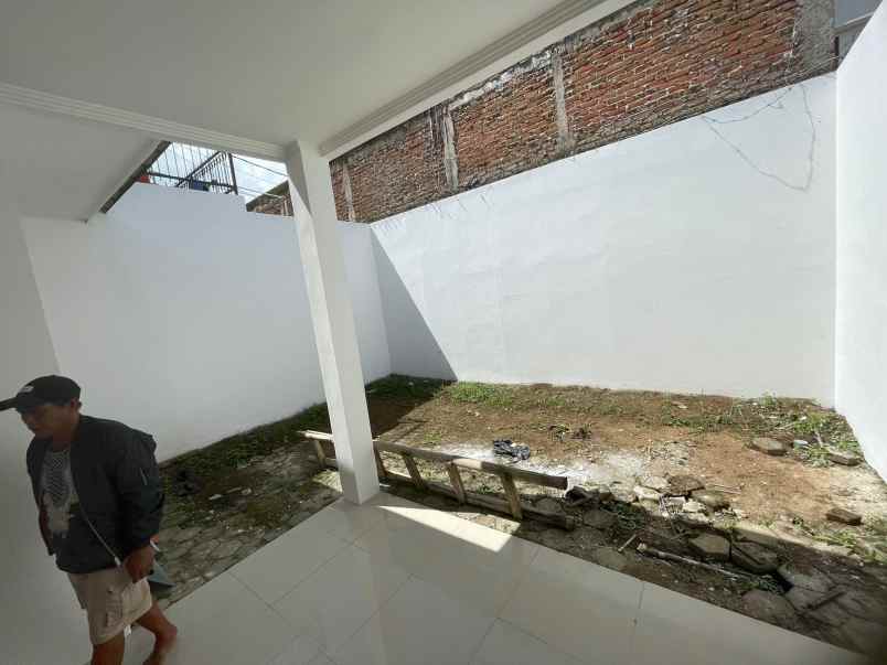 dijual rumah jl cimahi