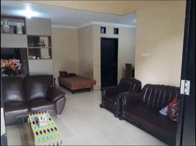 dijual rumah jl cipinang kebembem