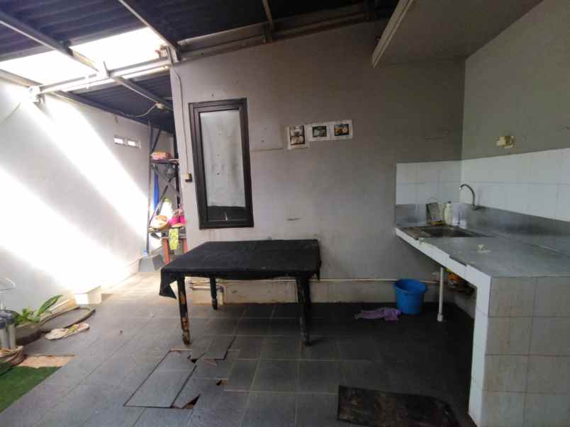 dijual rumah jl cisaat setu bekasi