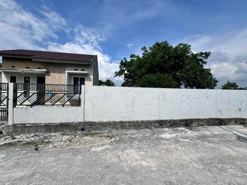 dijual rumah jl garuda sakti km 4