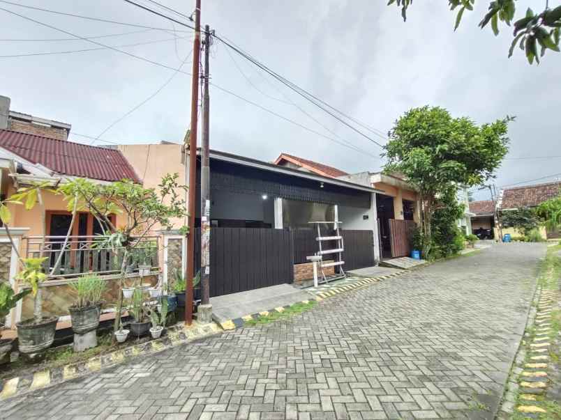 dijual rumah jl gito gati