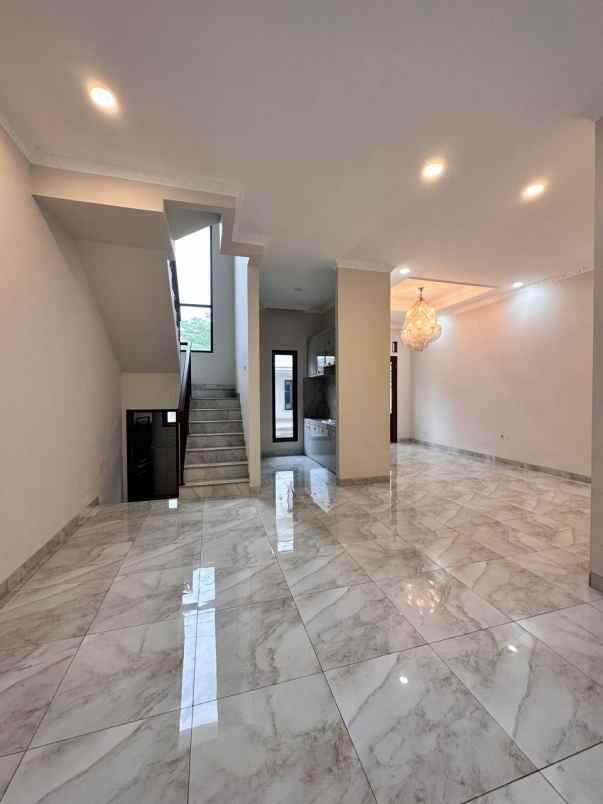 dijual rumah jl jatiwaringin