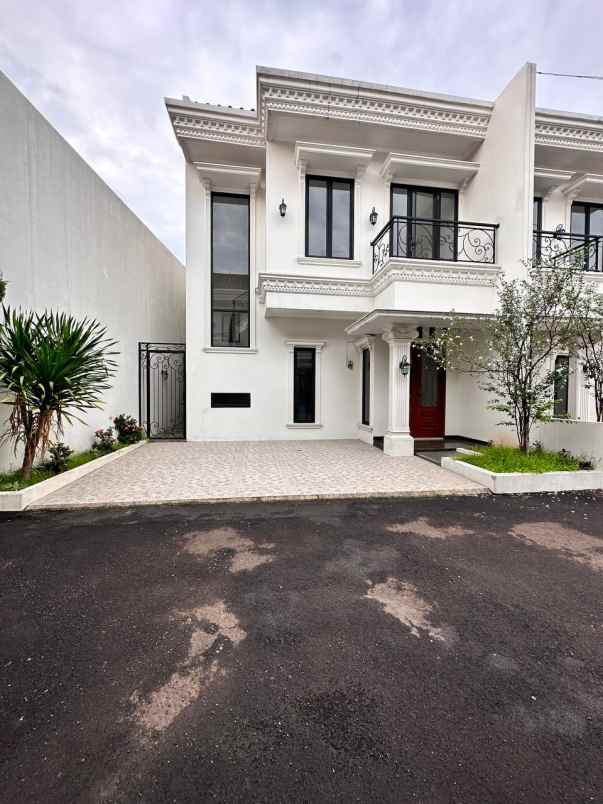 dijual rumah jl jatiwaringin