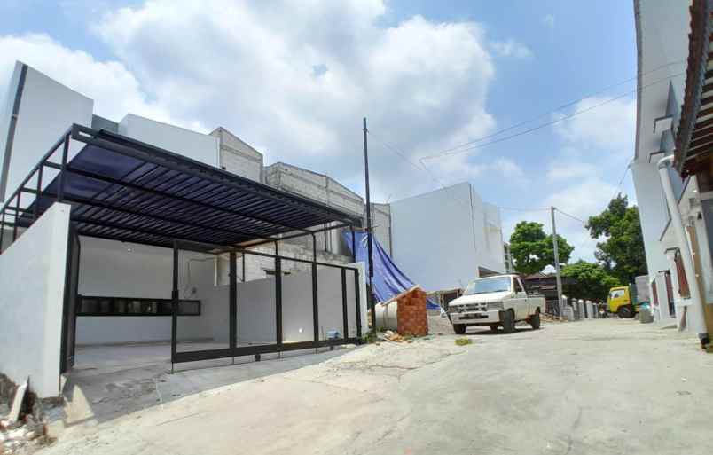 dijual rumah jl kaliurang km 13