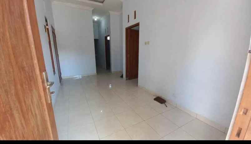 dijual rumah jl kaliurang km 8