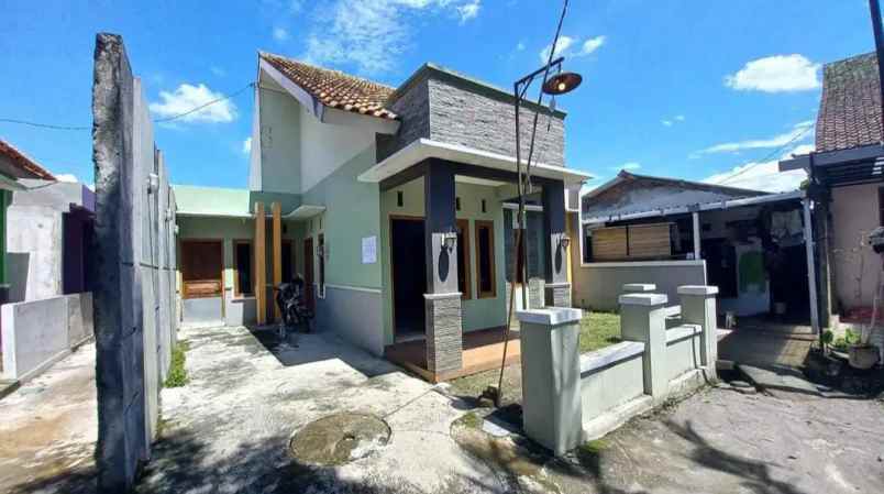 dijual rumah jl kaliurang km 8