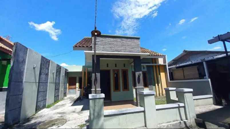 dijual rumah jl kaliurang km 8