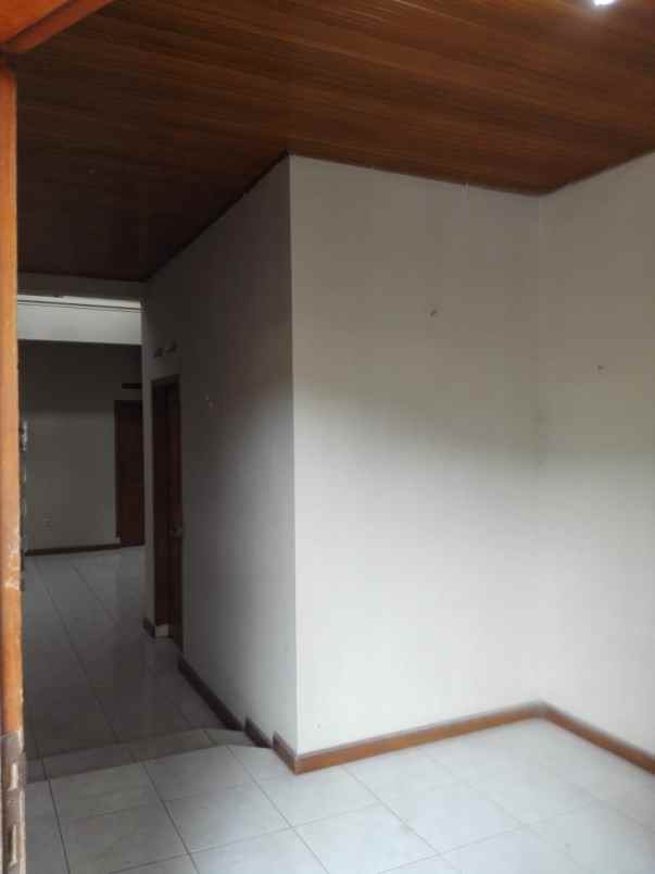 dijual rumah jl komplek mutiara