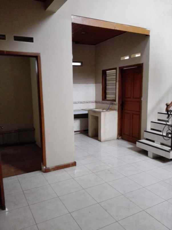 dijual rumah jl komplek mutiara