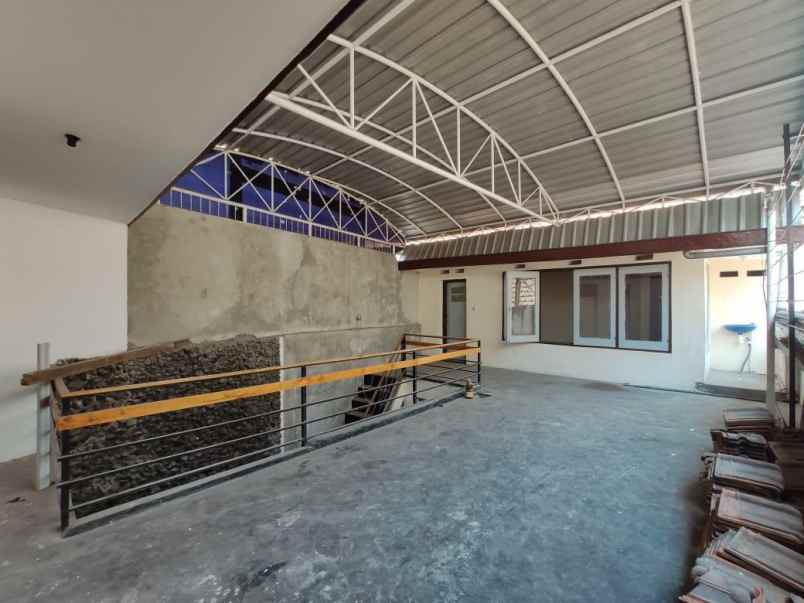 dijual rumah jl lombok gubeng