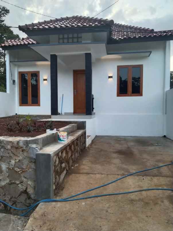 dijual rumah jl mangunsari