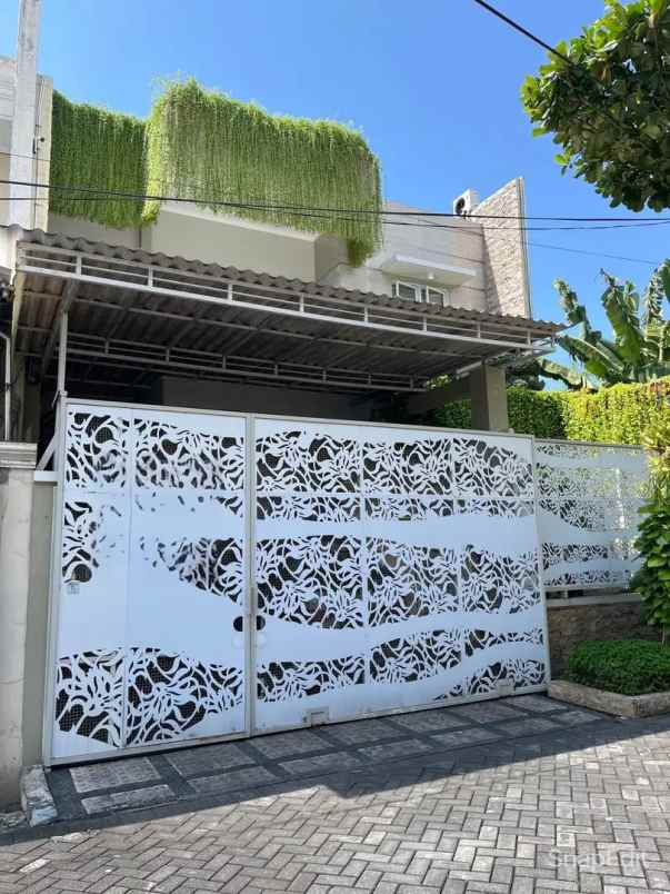 dijual rumah jl manyar indah menur