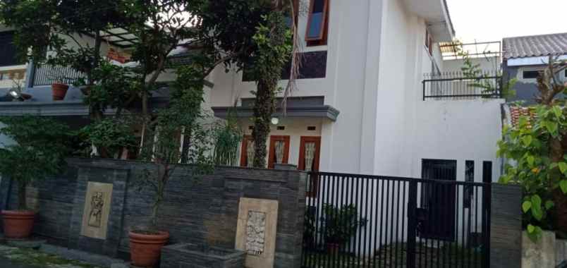 dijual rumah jl merapi