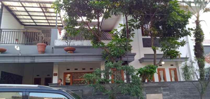 dijual rumah jl merapi