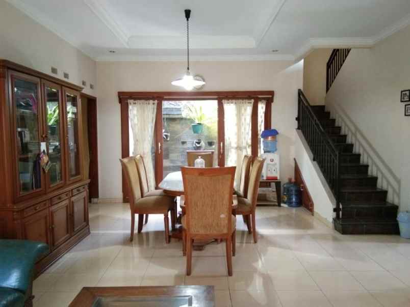 dijual rumah jl merapi