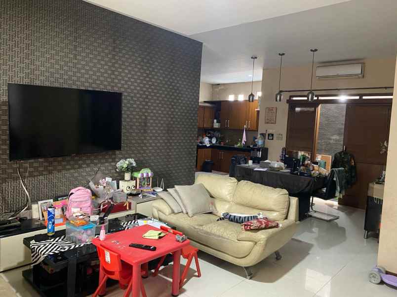 dijual rumah jl meteor tengah margahayu