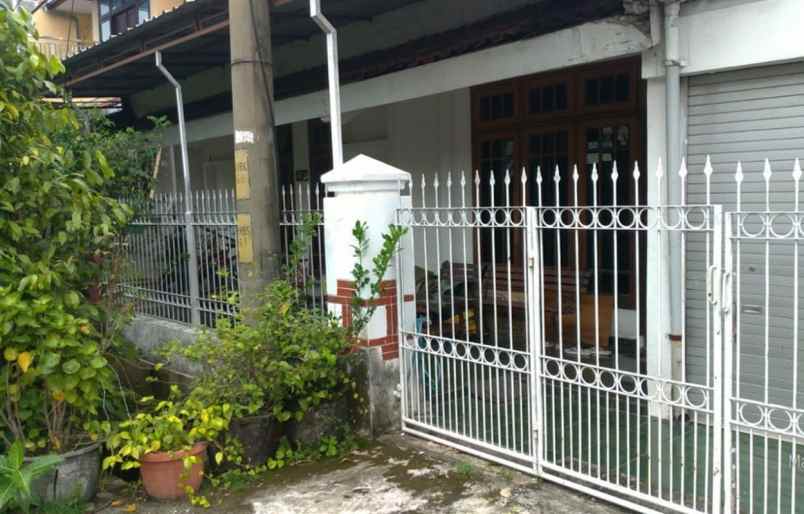 dijual rumah jl nginden intan timur