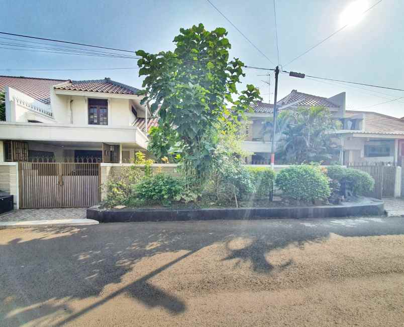 dijual rumah jl pahlawan revolusi