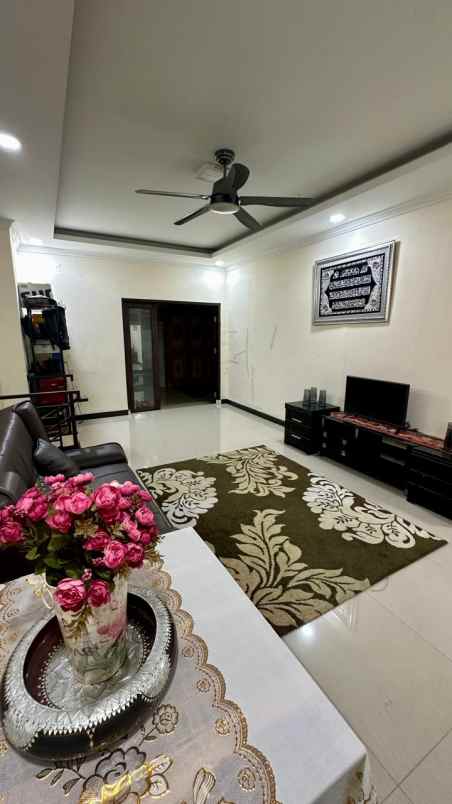 dijual rumah jl pengadegan