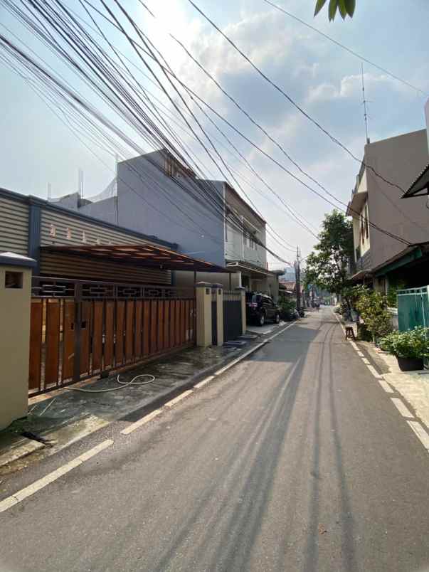 dijual rumah jl pengadegan