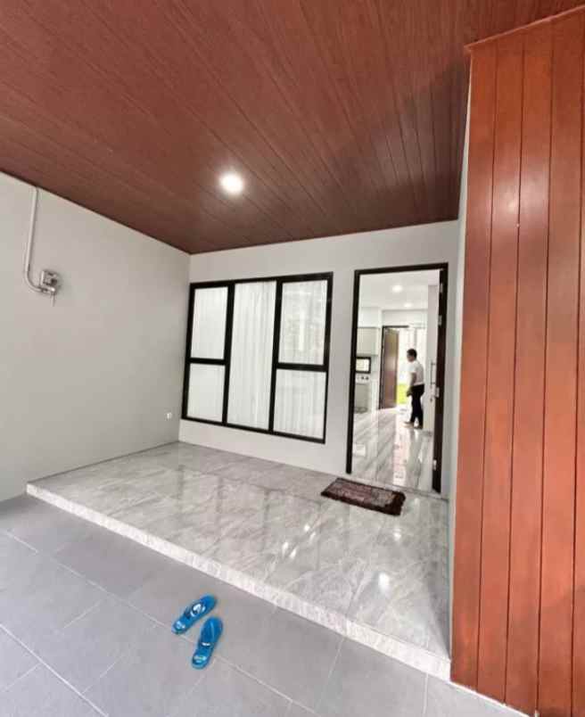 dijual rumah jl pondok kelapa duren