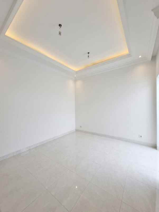 dijual rumah jl raya kelapa hijau