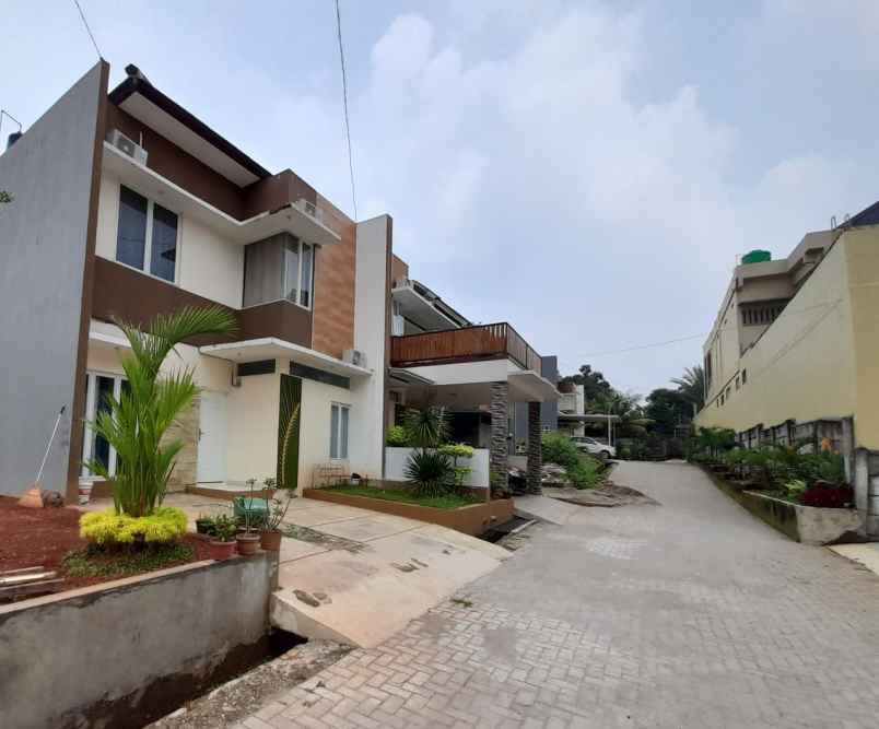 dijual rumah jl raya mess al rt 005 rw