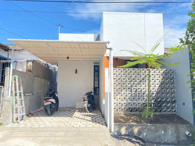 dijual rumah jl selarong area sawah