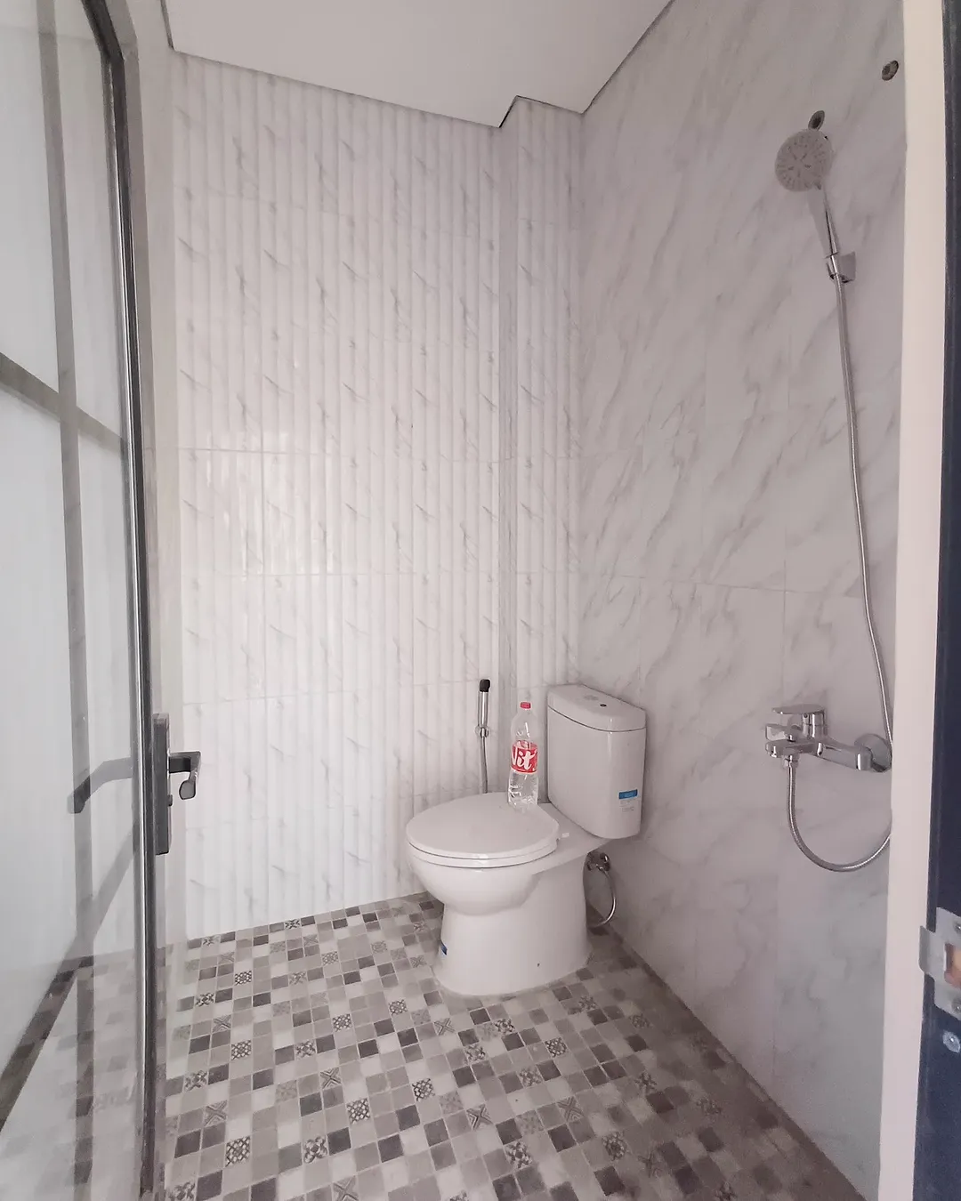 dijual rumah jl tajem