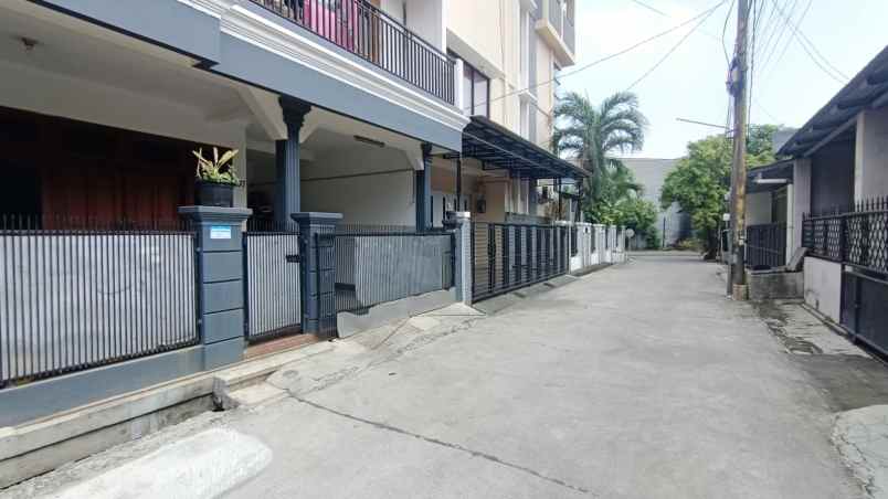 dijual rumah jl taman galaxy