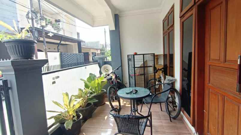 dijual rumah jl taman galaxy