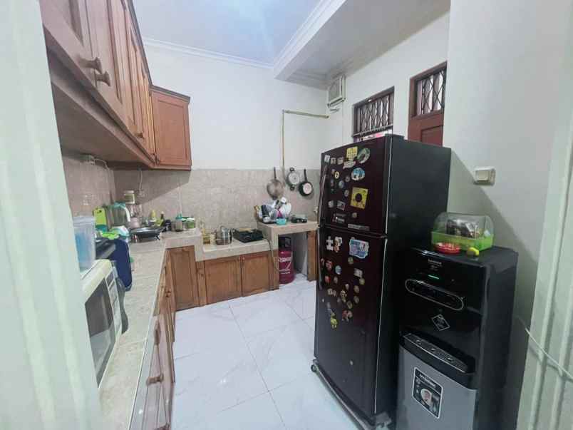 dijual rumah jl taman galaxy