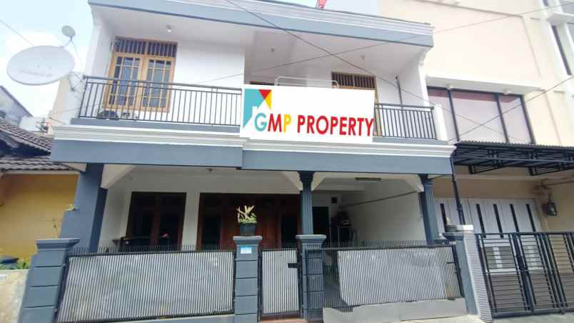 dijual rumah jl taman galaxy