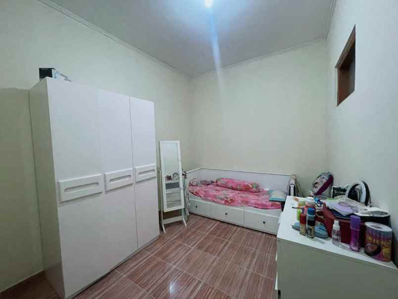 dijual rumah jl taman galaxy