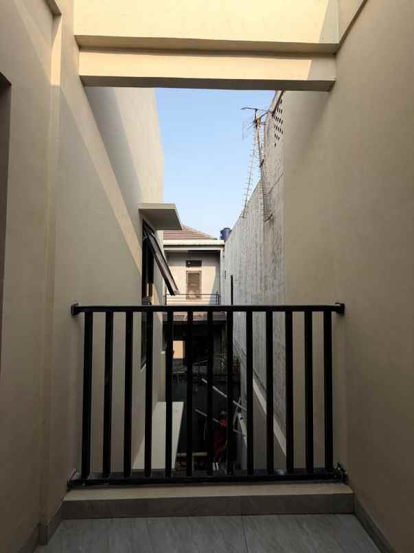dijual rumah jln bintara 6 bintara jaya