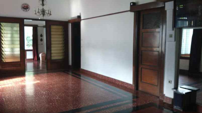 dijual rumah jln cisangkuy cihapit