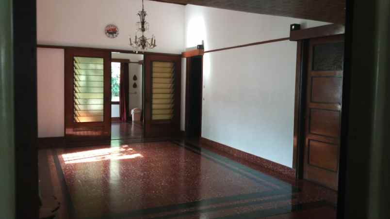 dijual rumah jln cisangkuy cihapit