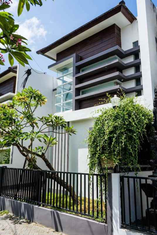 dijual rumah jln persada